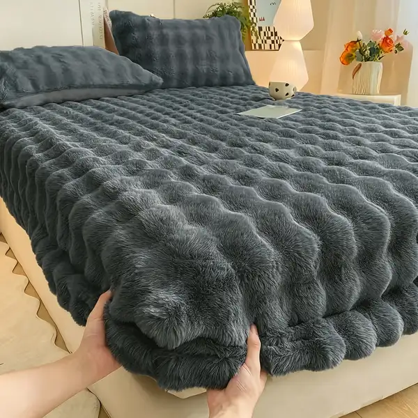 1pc Thickened Rabbit Fur Bubble Fitted Sheet, Autumn Fleece Thickened Mattress Protector, Plush Warm Bed Cover Extra Plush 360° Wrap, Machine Washable - Does Not Include Pillowcase, Suitable for Bedroom, Guest Room, Bedding, Home Decor
